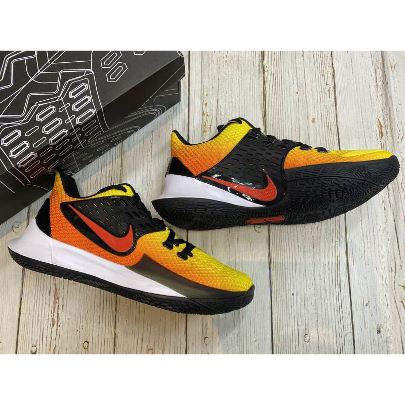 KYRIE 2 LOW SUNSET MANG ÁNH HOÀNG HÔN TRỞ LẠI