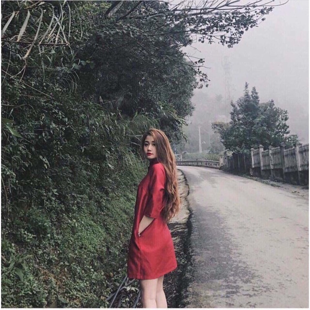 Váy gấm thêu hoa tết màu đỏ như mẫu