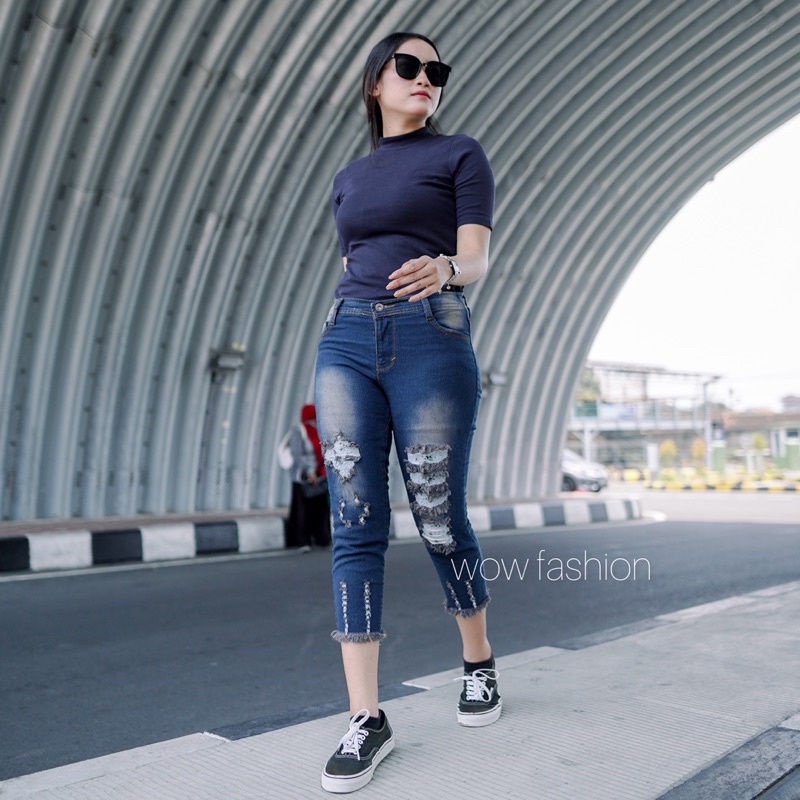 Quần Jean Nữ 7/9 Lỗ Rách Cá Tính