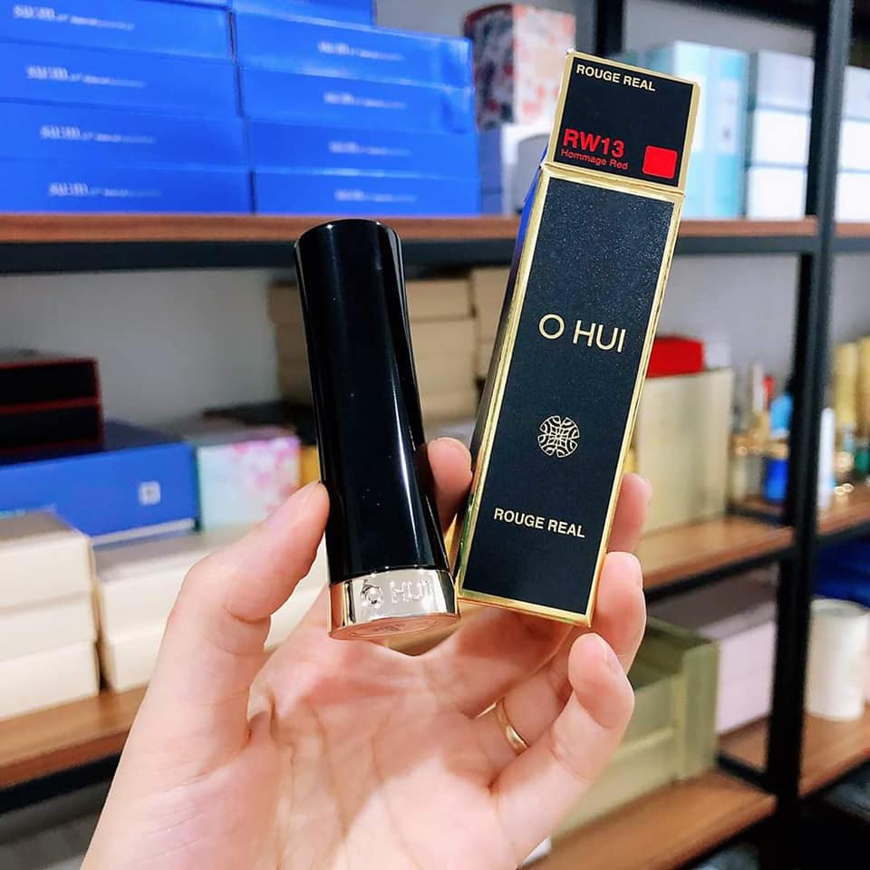 Son môi Ohui Rouge Real Lipstick phiên bản mới với mãu mã sang trọng, lịch lãm.  Màu: Đỏ Cam Thiên Đỏ RW 13