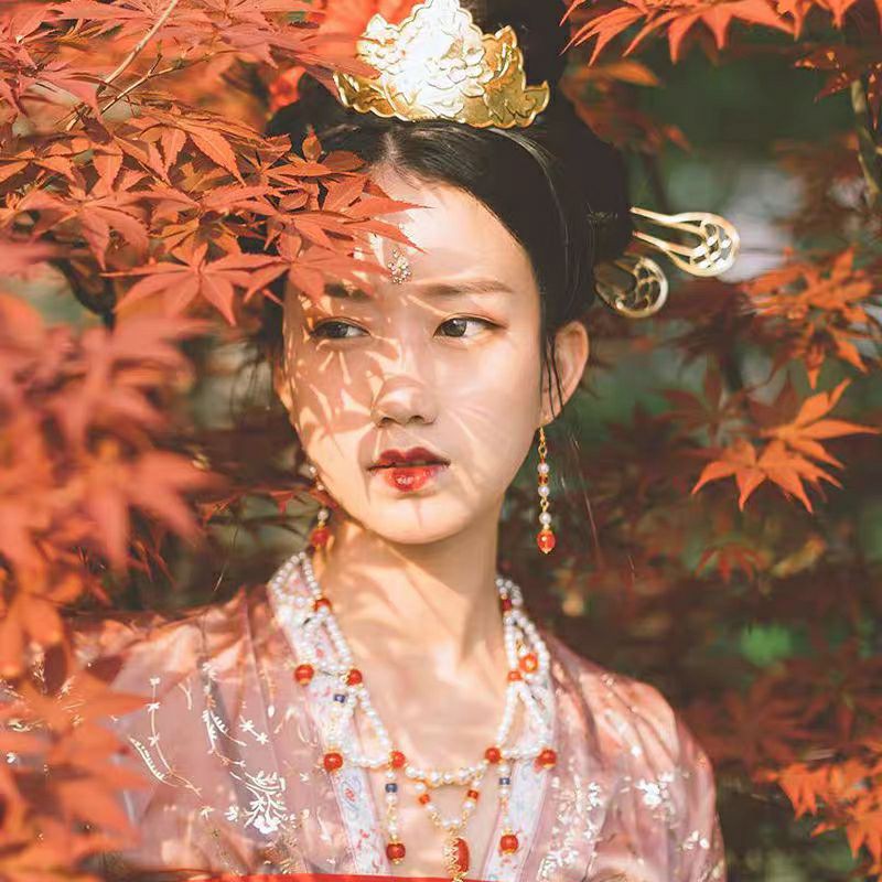 Khuyên tai cổ trang đơn giản
