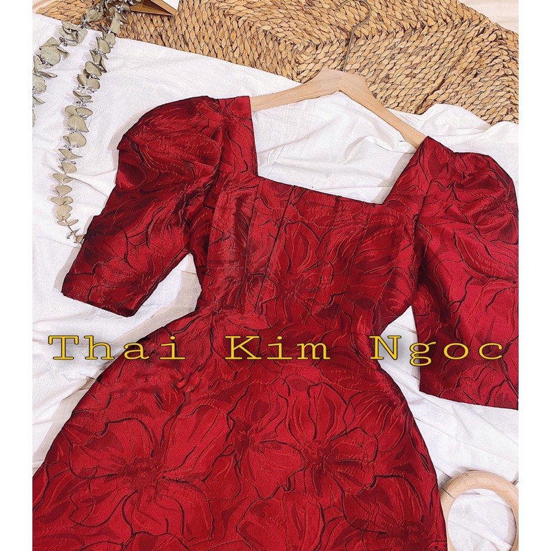 Váy tay bồng cổ vuông gấm xinh xắn 2 màu | BigBuy360 - bigbuy360.vn