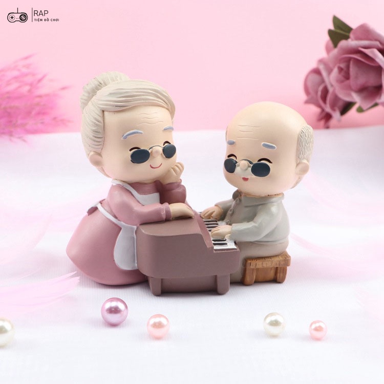 Mô hình 2 ông bà đan len, che ô đánh đàn, chất liệu PVC biểu tượng hạnh phúc trang trí quà tặng kỉ niệm-Ráp