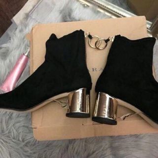 Boot got vàng khóa sau sang trọng