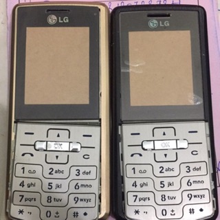 vỏ lg ke770 không phím và  có kèm phím nhiều màu(mặt kính theo vỏ bị chấm đen chút)