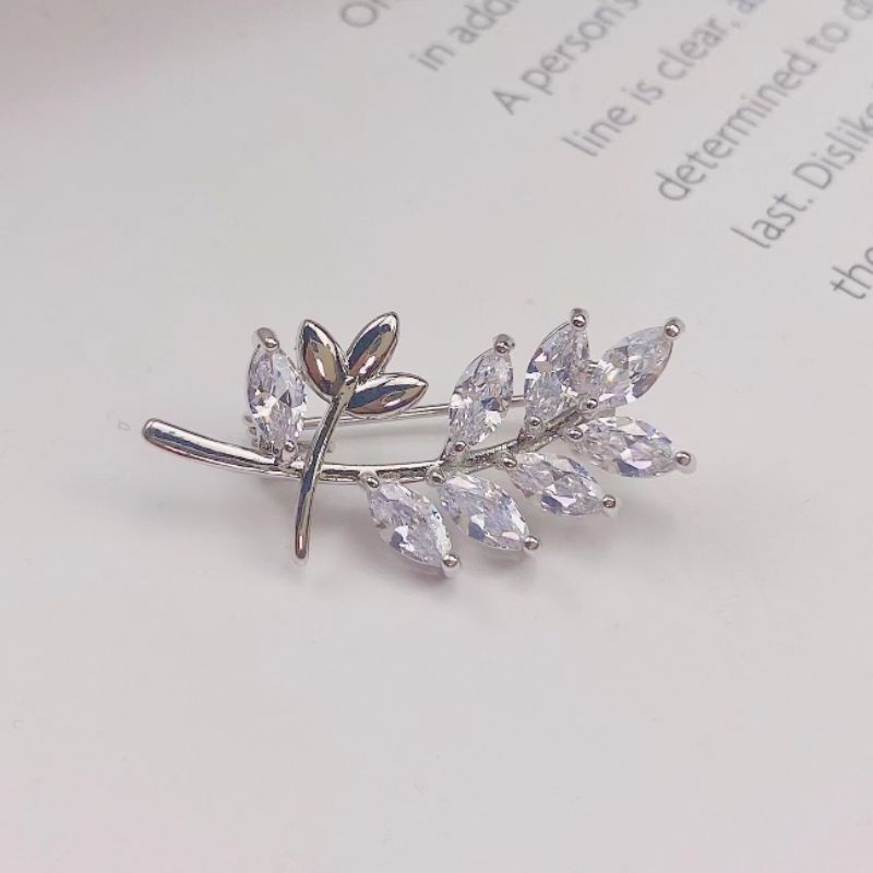 Kathy's Shop - Cài áo nhỏ xinh đính đá lấp lánh thời trang