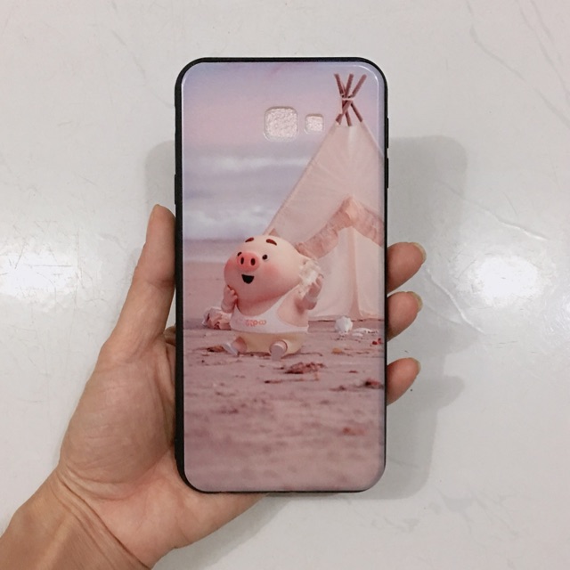 Ốp lưng Heo ngồi trên cát sam sung J4+,J4 Plus, J4 Core