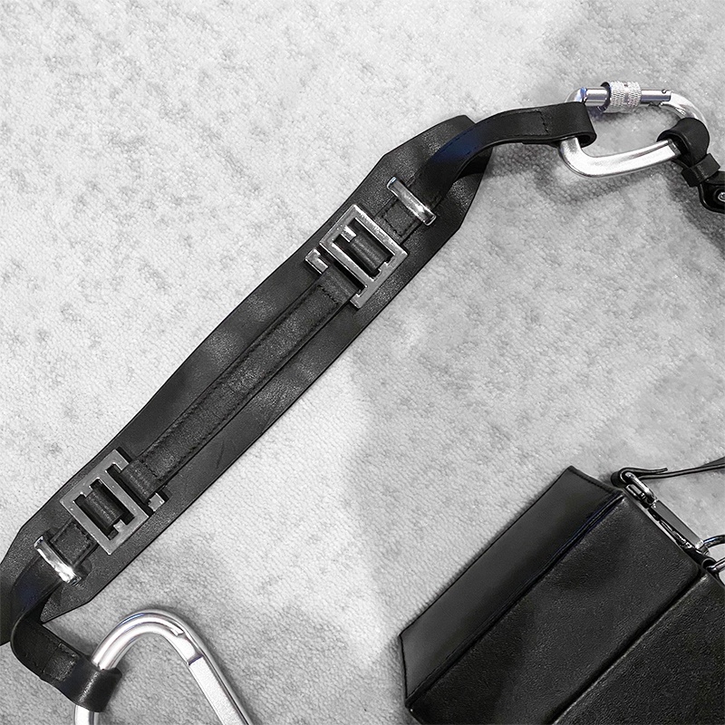 Túi hộp đeo chéo Heliot Emil leather strap bag ss21