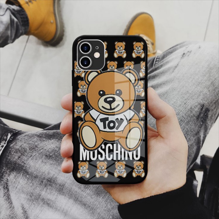 Ốp kính cường lực hình logo Moschino Đẳng Cấp riêng mình Iphone OK-JC20210095