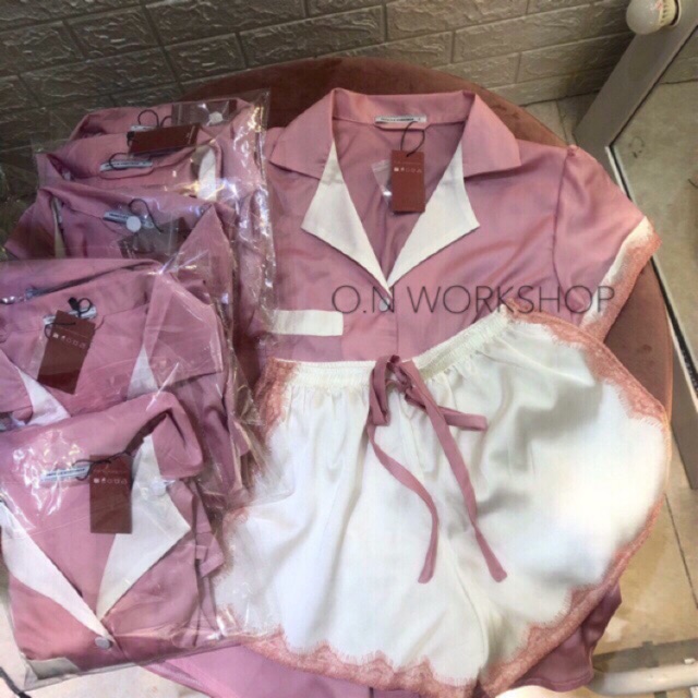 Bộ lụa đùi phối viền ren quyến rũ | BigBuy360 - bigbuy360.vn