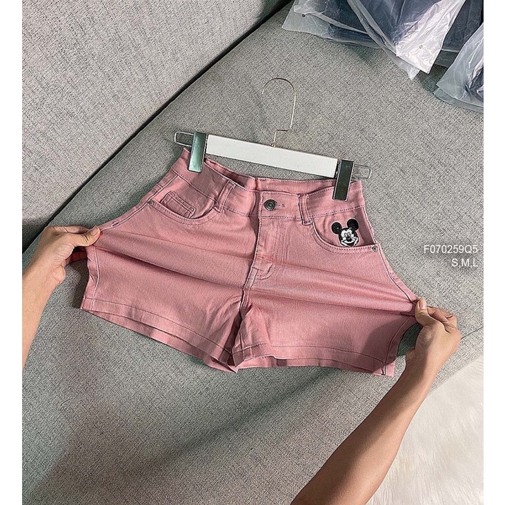 Quần short jeans hồng túi thêu