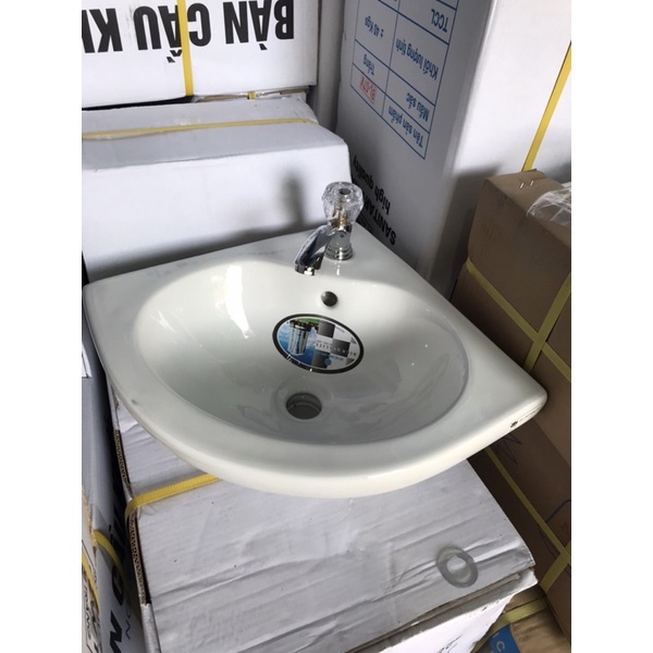 Chậu lavabo góc  Thái Bình kích thướcmm đủ phụ kiện vòi  lạnh tay xoay có kèm giá đỡ chậu