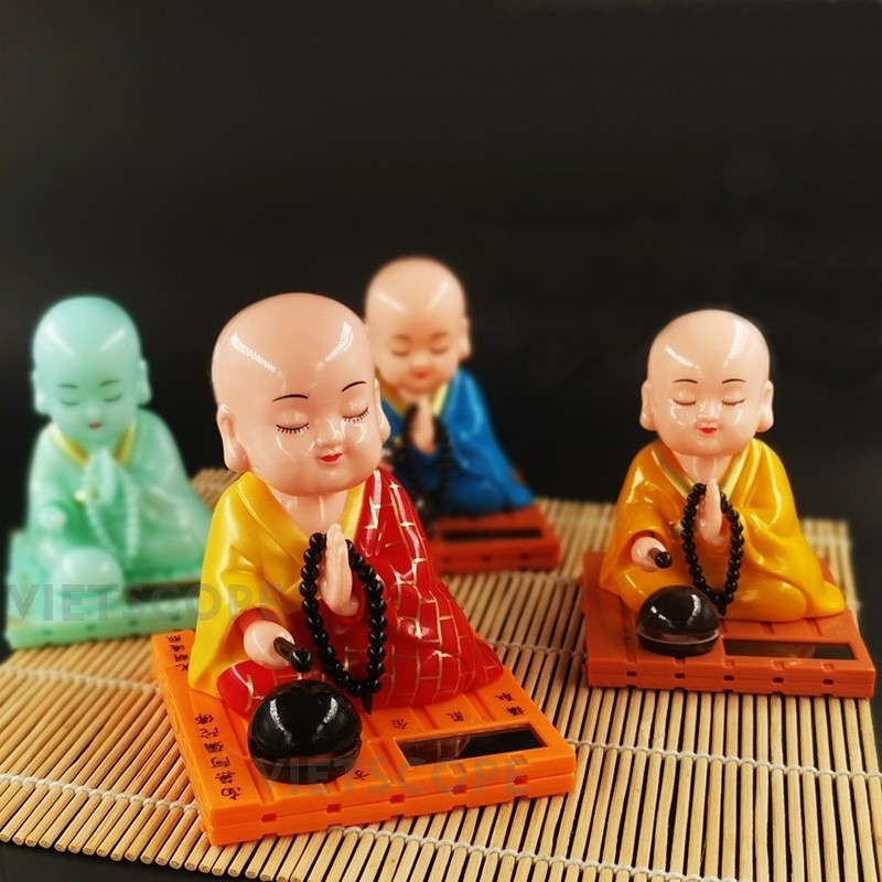 Tượng phật tự động lắc lư gõ mõ để taplo ô tô, bàn làm việc Tượng chú tiểu gõ mõ đầu gật gù tụng kinh | BigBuy360 - bigbuy360.vn