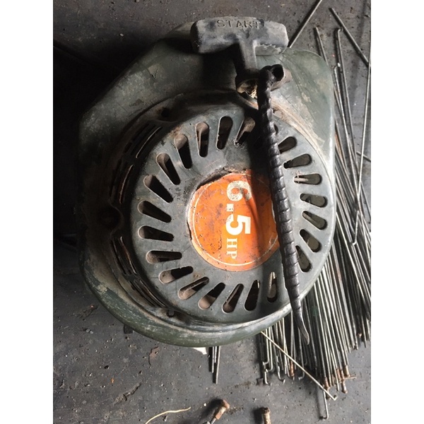 Tay giật máy phát điện