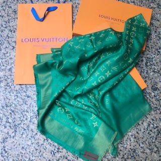 KHĂN lv vuông xanh nhũ vàng, trắng