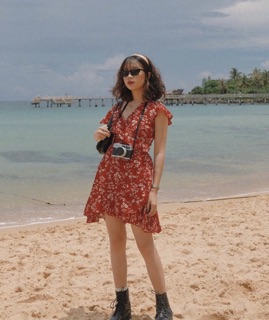 ĐẦM HOA ĐỎ CHÉO NGỰC