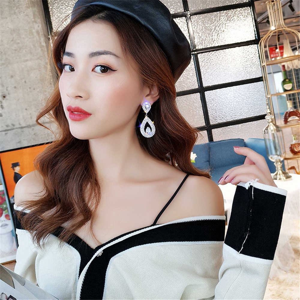 Khuyên tai đính đá pha lê sang trọng thanh lịch dành cho nữ