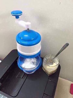 Máy bào đá bằng tay