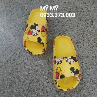 Dép bánh mì hình Mickey cho bé.