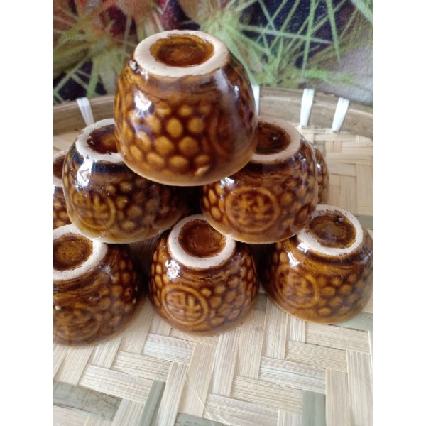 Chung  hột vịt bằng đá