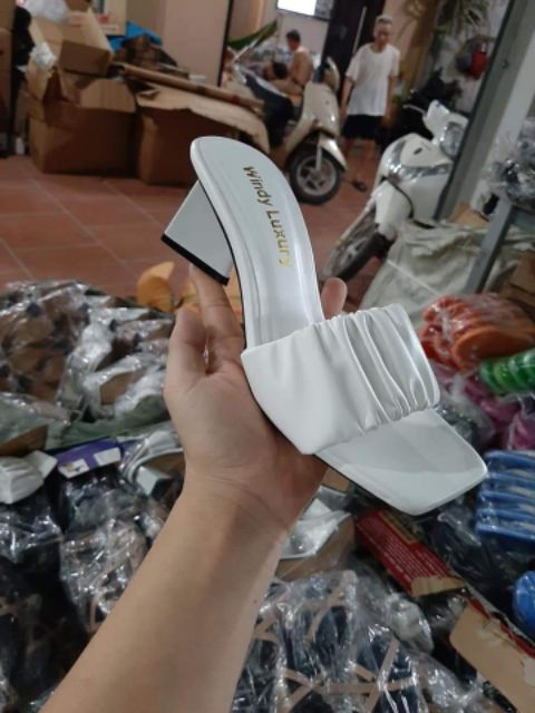 Dép thời trang nữ