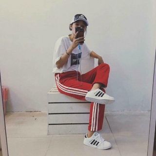 Quần jogger nỉ 3 sọc