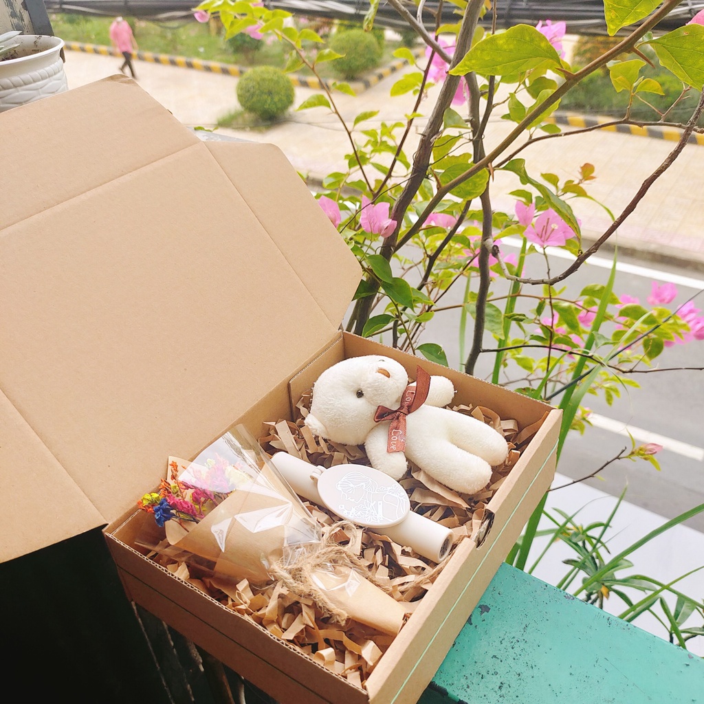 Set quà tặng sinh nhật, quà bạn gái son, gấu bông, hoa và thiệp