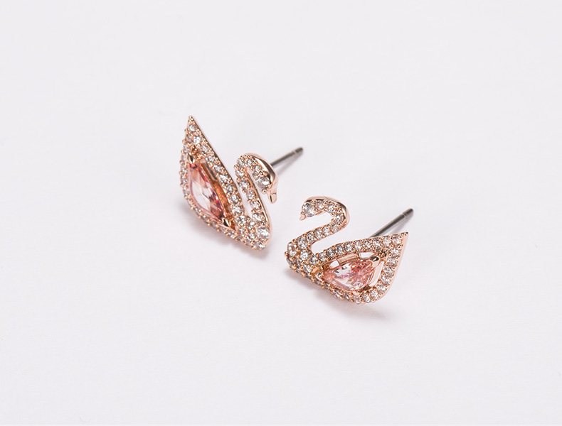 Hoa tai cá tính swarovski họa tiết thiên nga thời trang