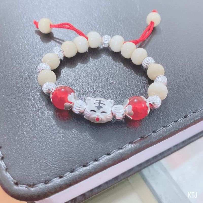 Vòng dâu charm Hổ con bạc ta cho bé
