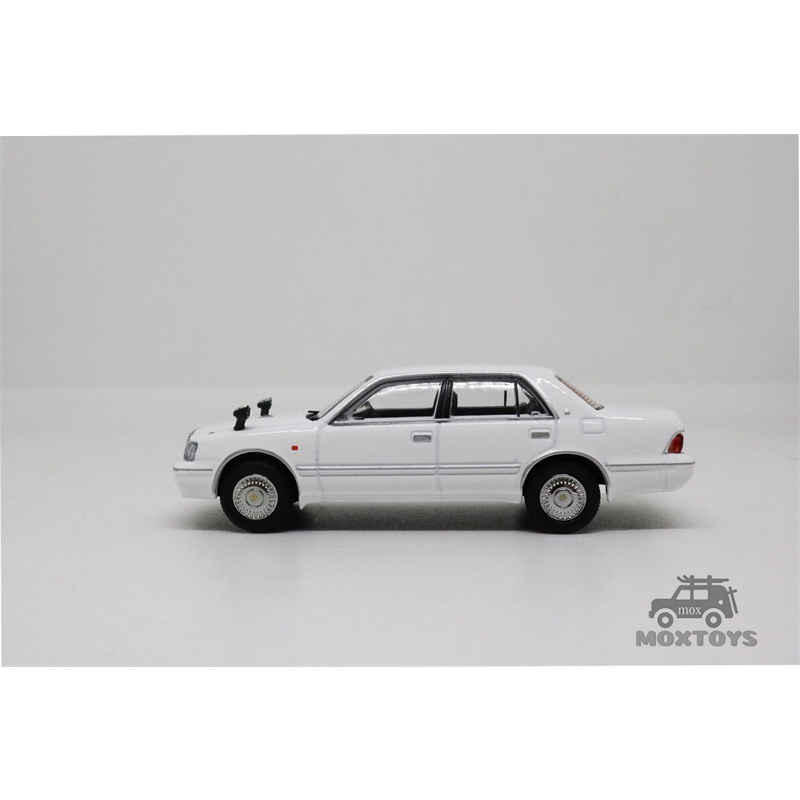 Mô Hình Xe Toyota Crown 155 RHD/Đen Tỉ Lệ 1:64