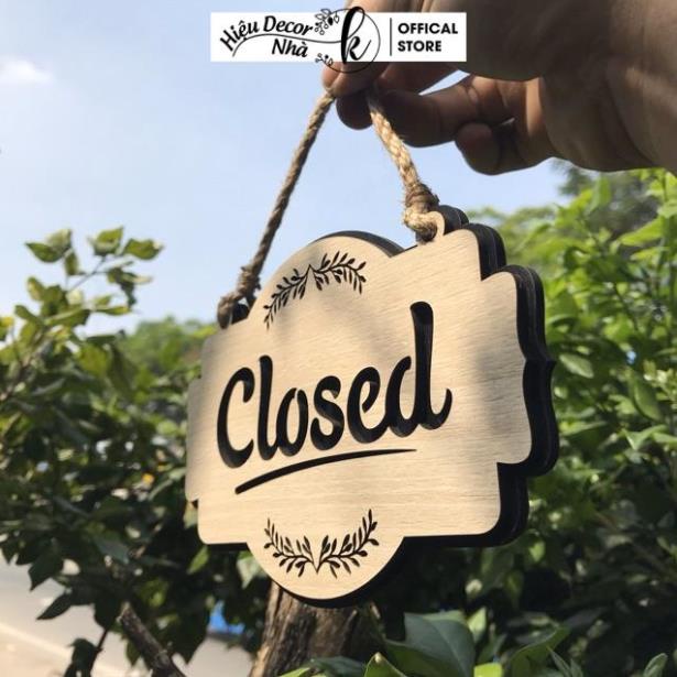 Bảng gỗ trang trí khắc tên 2 mặt Open/Closed treo cửa OC01 - Hiệu Nhà K