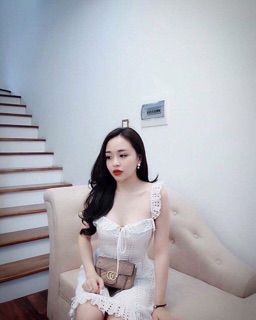 Váy lỗ zar* mặc siêu sang chảnh