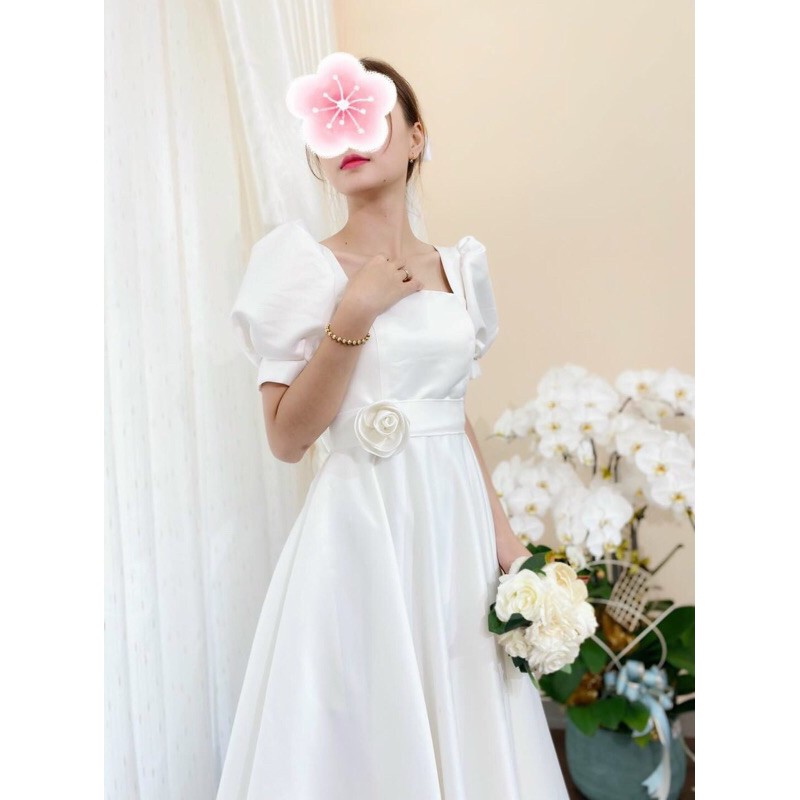 đầm tay phồng hot trend đính hoa hồng