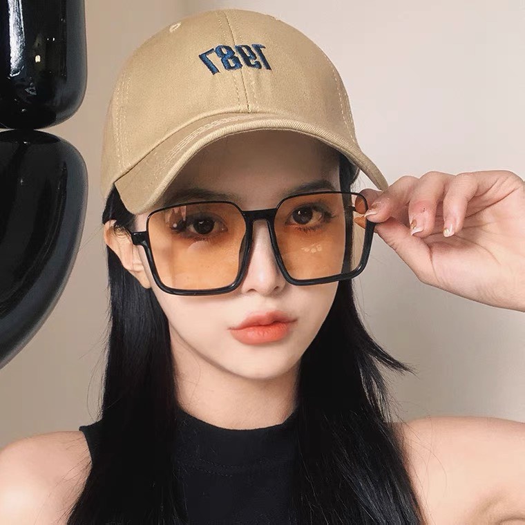 Kính Mát Gọng Vuông Thời Trang Dành Cho Nam Và Nữ [ Mã T18 ]