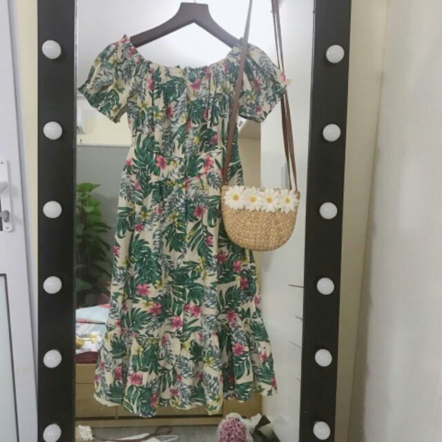 XẢ Váy xanh hoa lá trễ vai còn S