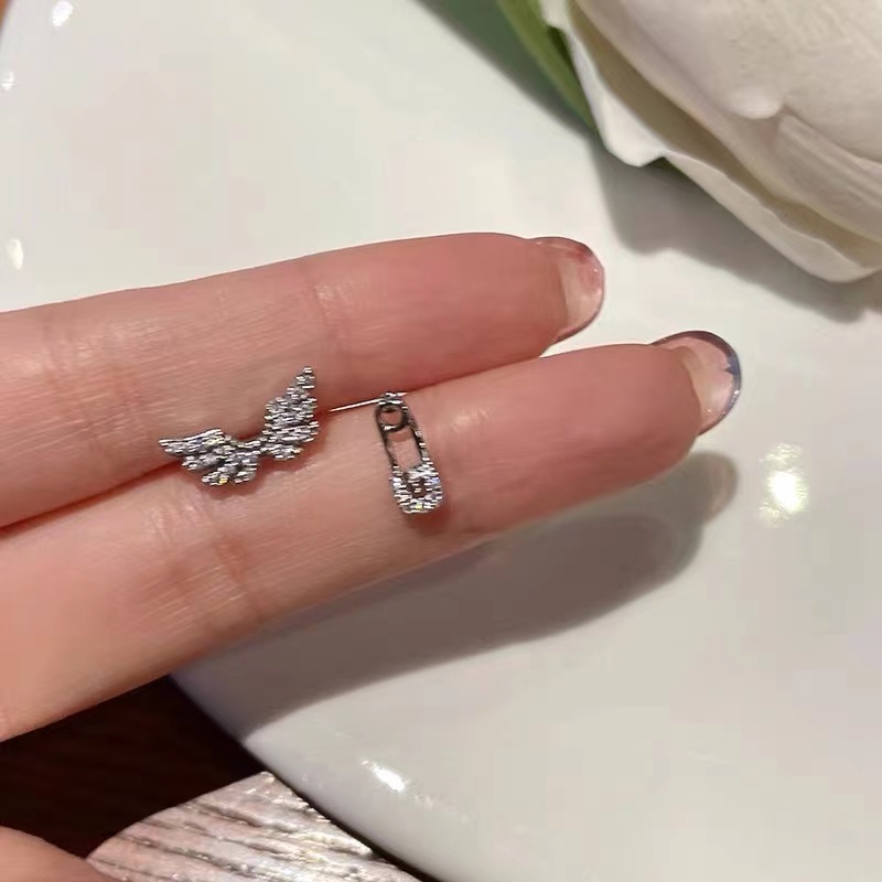 Bộ Hai Khuyên Tai Kẹp Vành Tai Đơn Giản Đính Đá zircon Tinh Tế Thiết Kế Tinh Tế Cao Cấp Thời Trang Cho Nữ