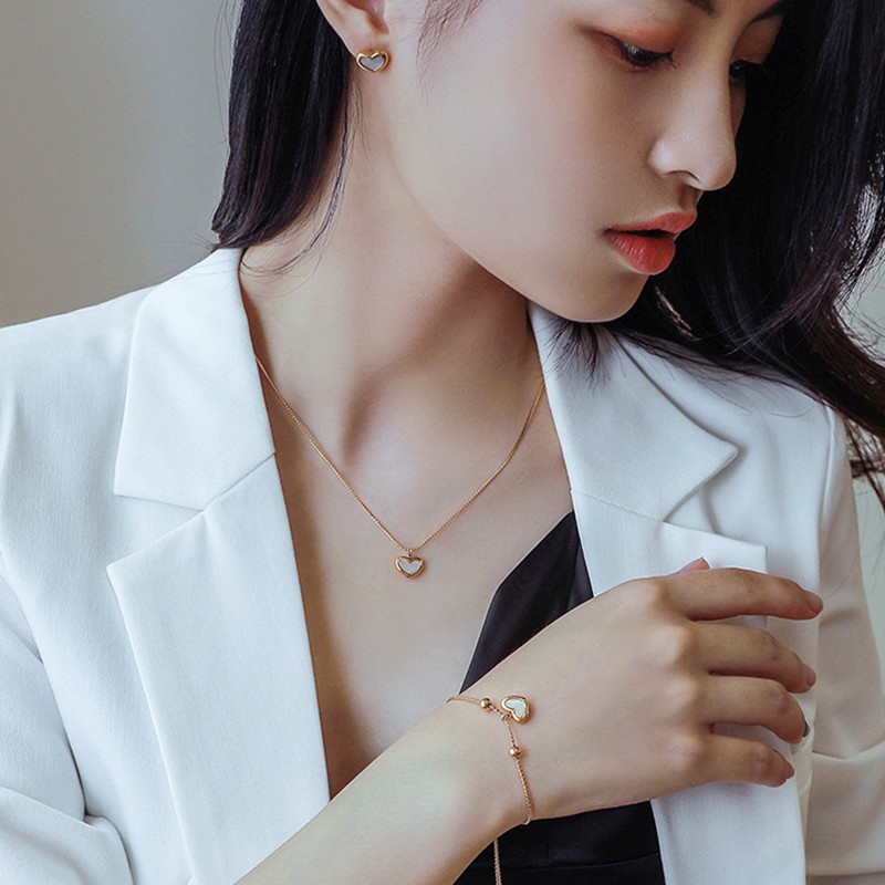 dây chuyền nữ Hàn Quốc Hình trái tim bằng thép không gỉ Nữ bằng thép không gỉ Vòng cổ bằng titan Trang sức thời trang thanh lịch