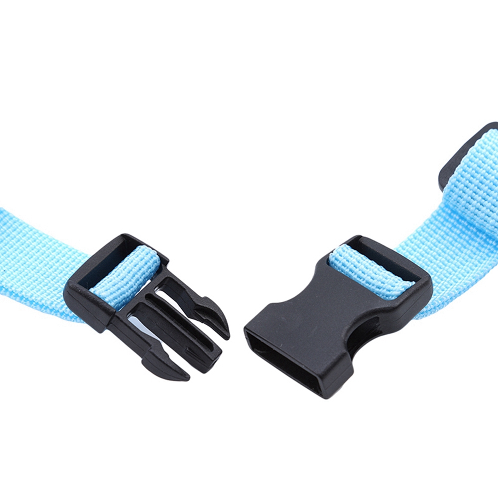 Đai nịt dây đeo ba lô có khóa gài tiện lợi có thể điều chỉnh độ dài tạo sự an toàn và thoải mái