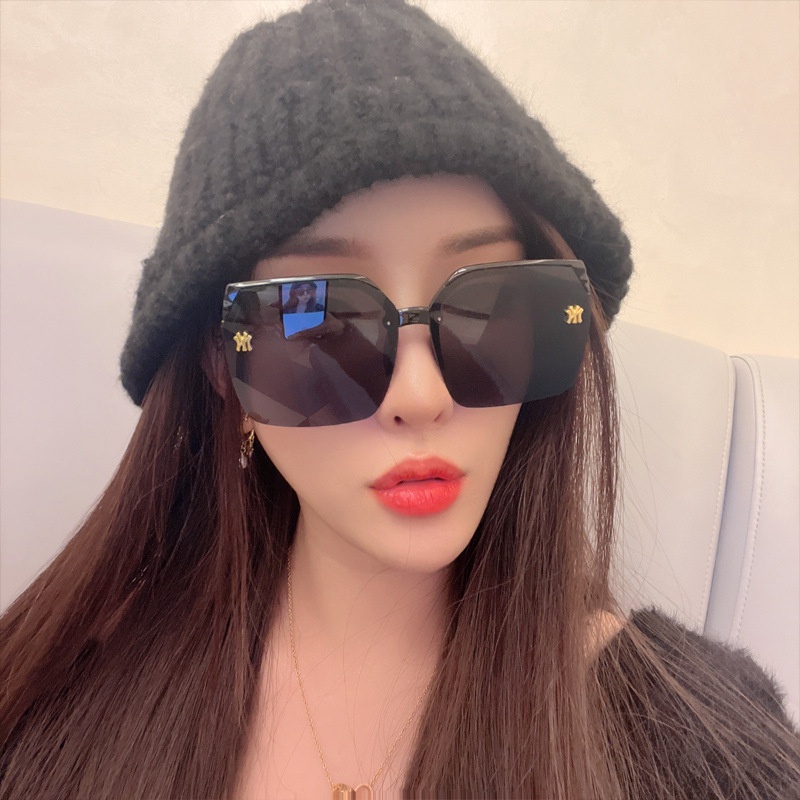 Kính Râm Thời Trang Khung Lớn Nửa Gọng Màu Gradient Cổ Điển Dành Cho Nữ