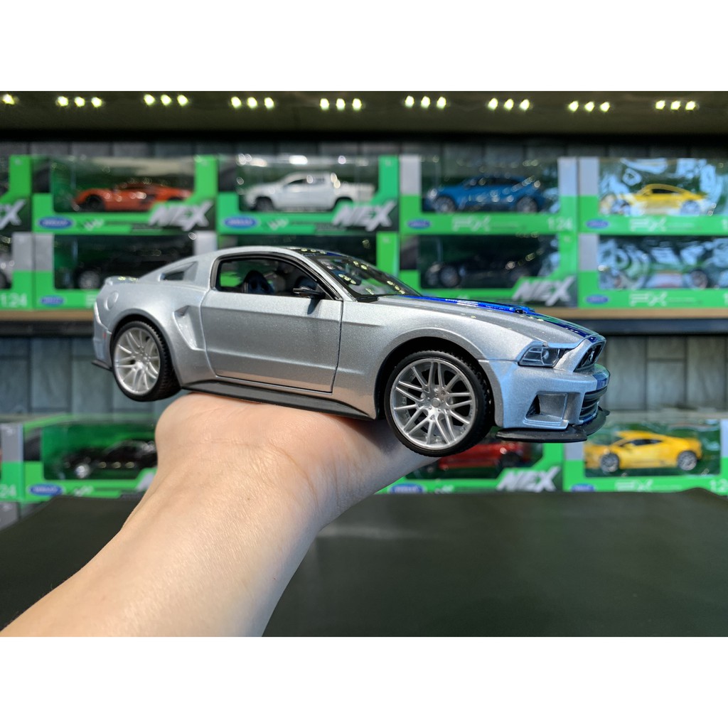 Mô hình xe sắt Ford Mustang Street racer 2014 tỉ lệ 1:24 của Hãng MAISTO