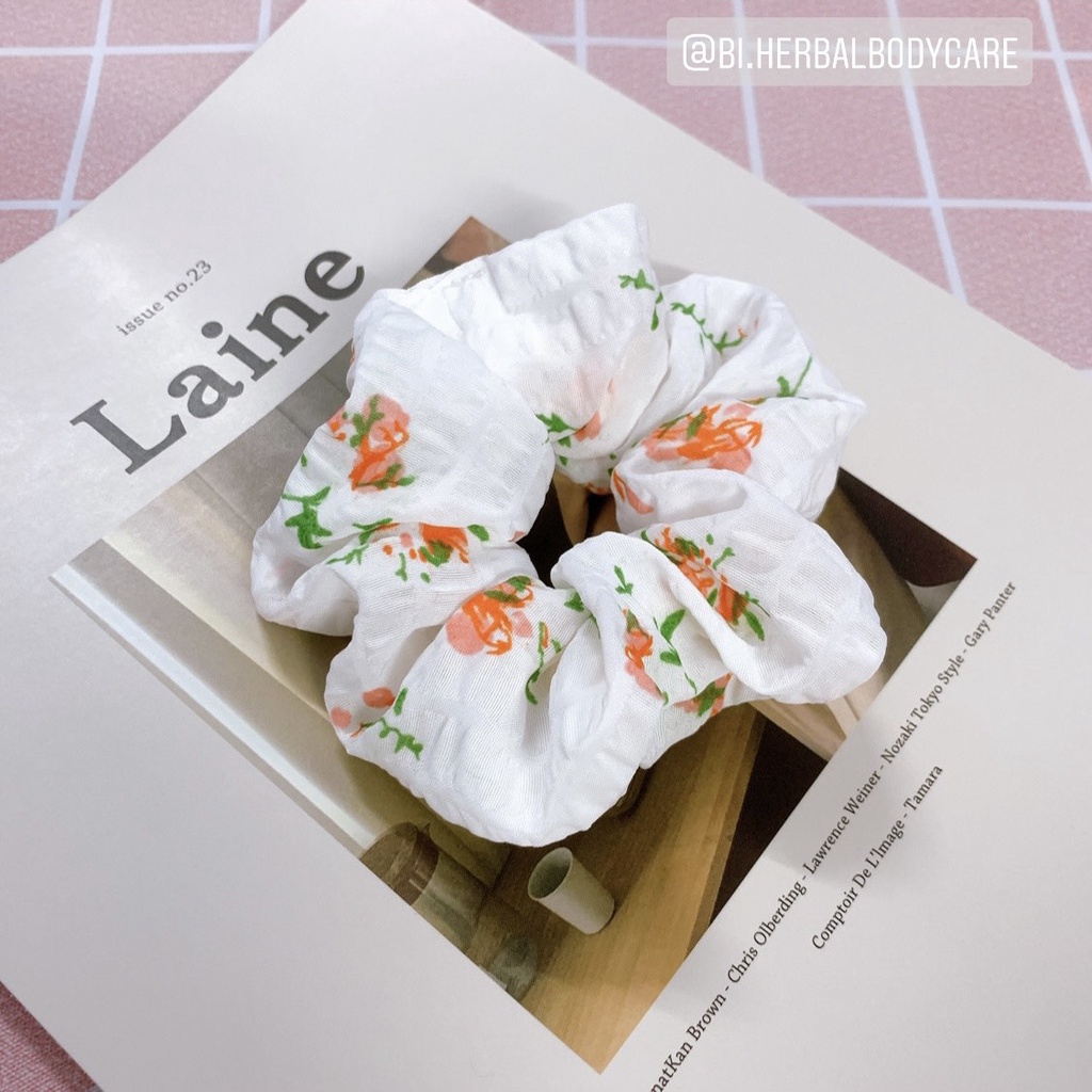 Scrunchies cột tóc vải trắng họa tiết hoa Tulip màu cam xinh xắn dành cho bạn nữ
