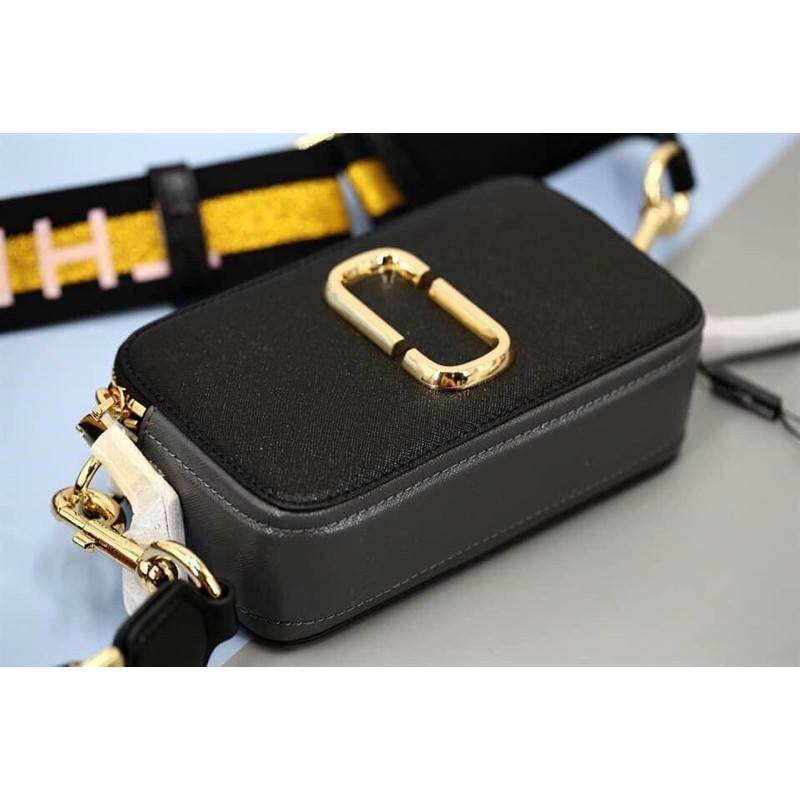 TNS-Túi đeo chéo dáng hộp 2 ngăn dây đeo bản to cá tính Marcie-đen dây vàng kim tuyến