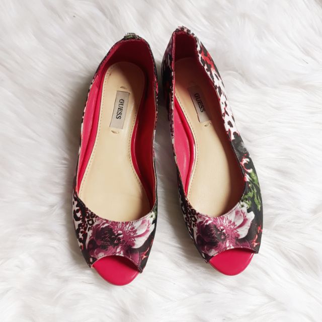 Giày size 35 hiệu Guess