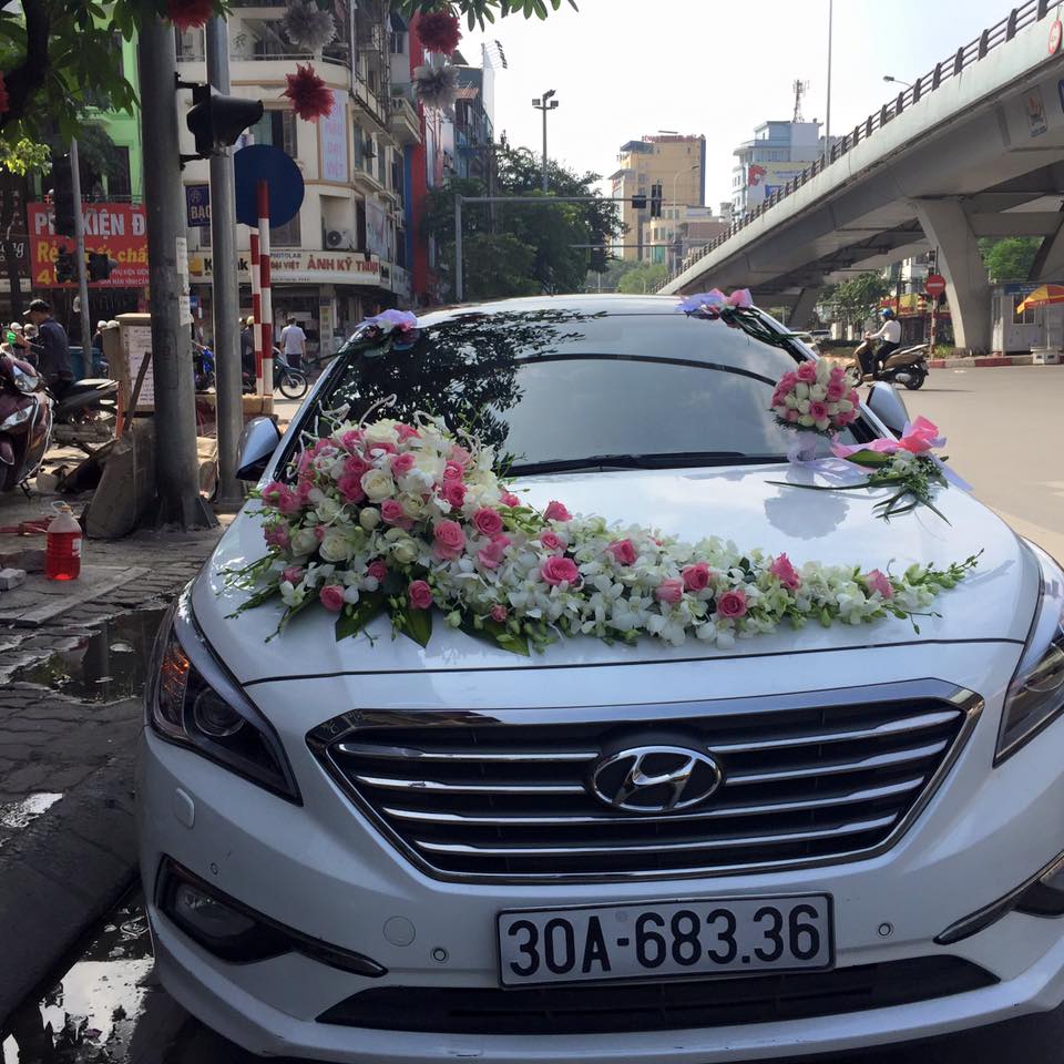 HOA TƯƠI TRANG TRÍ XE ĐÓN DÂU, HOA CẦM TAY CÔ DÂU