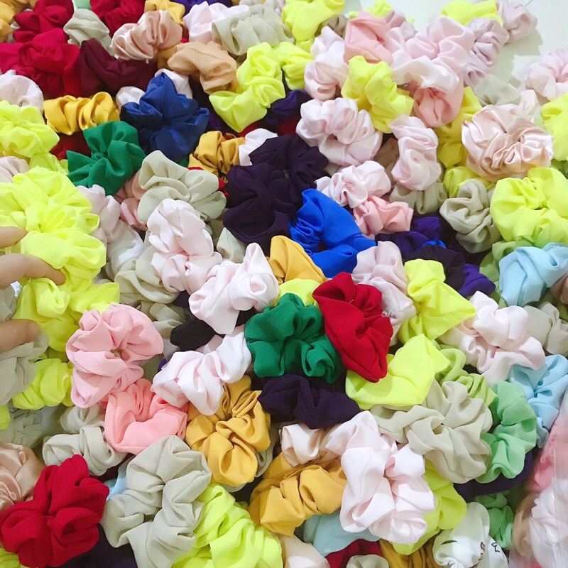 Dây buộc tóc scrunchies màu kem dễ thương