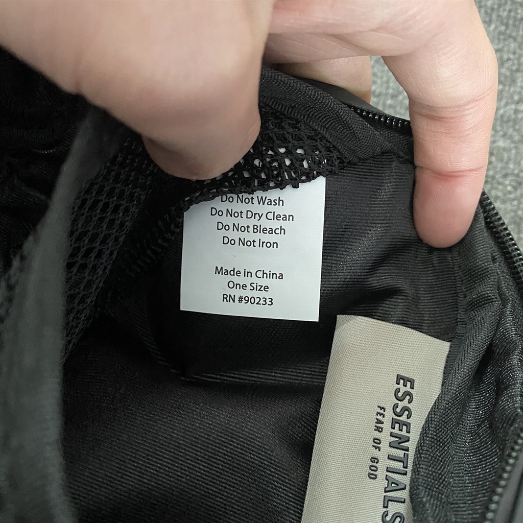 Túi đeo chéo Fear Of God, Túi đeo hông FOG Bag 6th, Chất liệu da chống nước, full tem, tag, túi zip DuSo.Lux