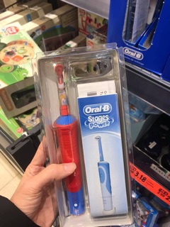 Bàn chải đánh răng điện Oral B cho bé
