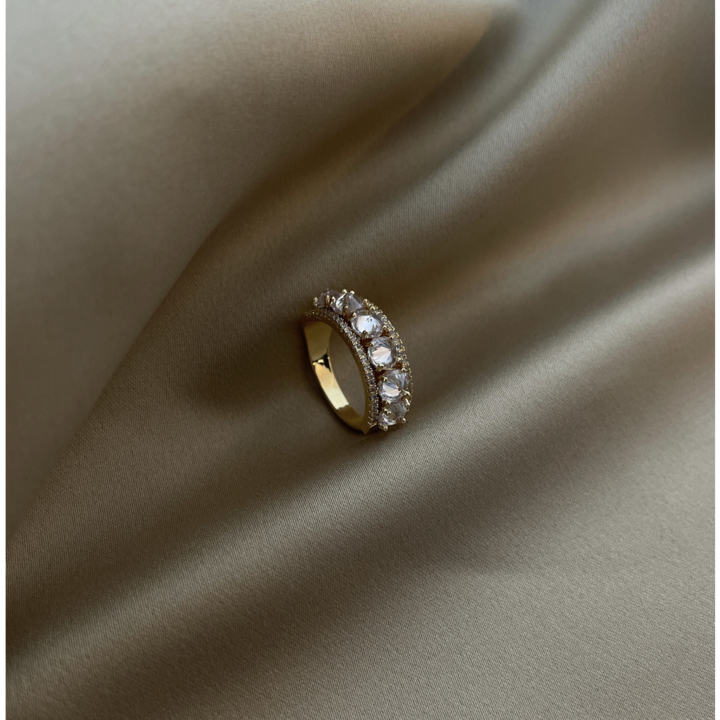 Nhẫn Hở Bằng Thép Titan Đính Đá Zircon Sang Trọng