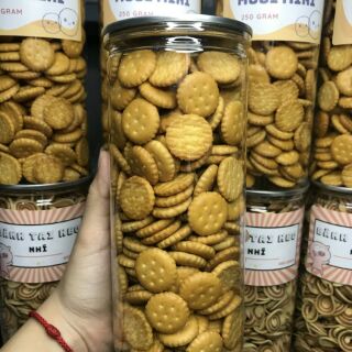 Bánh quy bơ. Cá mặn