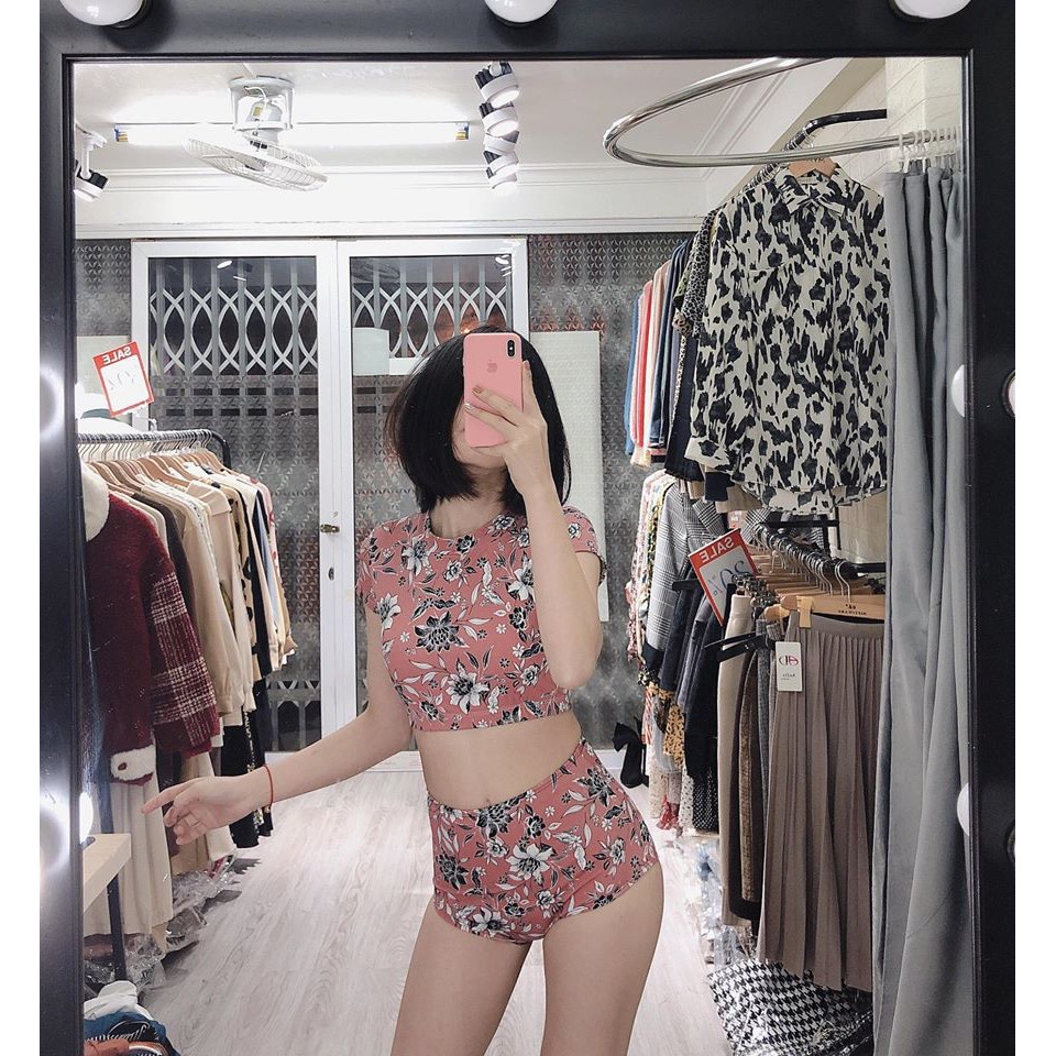 Bikini hai mảnh cộc tay hồng hoa đen mặc đi biển đi bơi hot | BigBuy360 - bigbuy360.vn